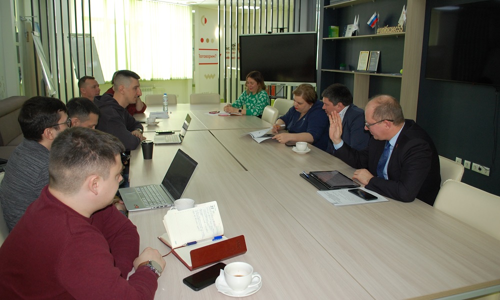 Первый замминистра экономического развития Омской области встретился с резидентами ИТ-площадки центра «Мой бизнес»