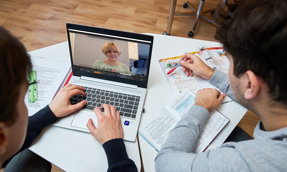 Омским учителям предлагают поучаствовать в конкурсе #ПроСферум 