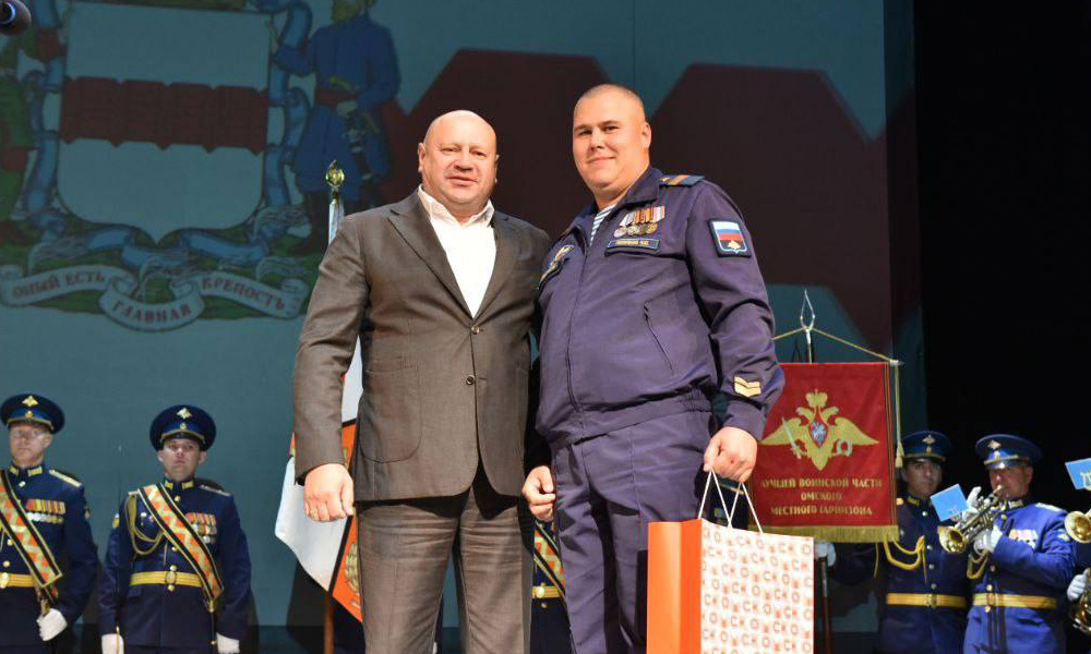 Сергей Шелест поздравил 242-й учебный центр ВДВ с 65-й годовщиной со дня образования 