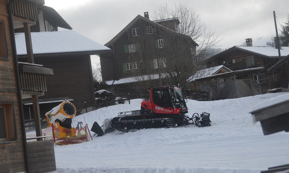 Омичке возместили моральный вред за травму от снегоуборочного трактора