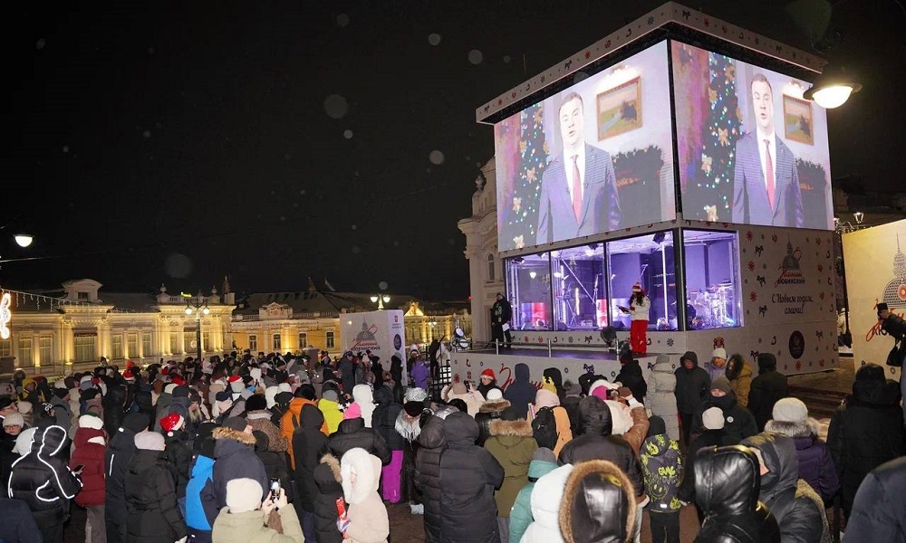 В Омске ярко отметили Новый год на Зимнем Пешеходном Любинском