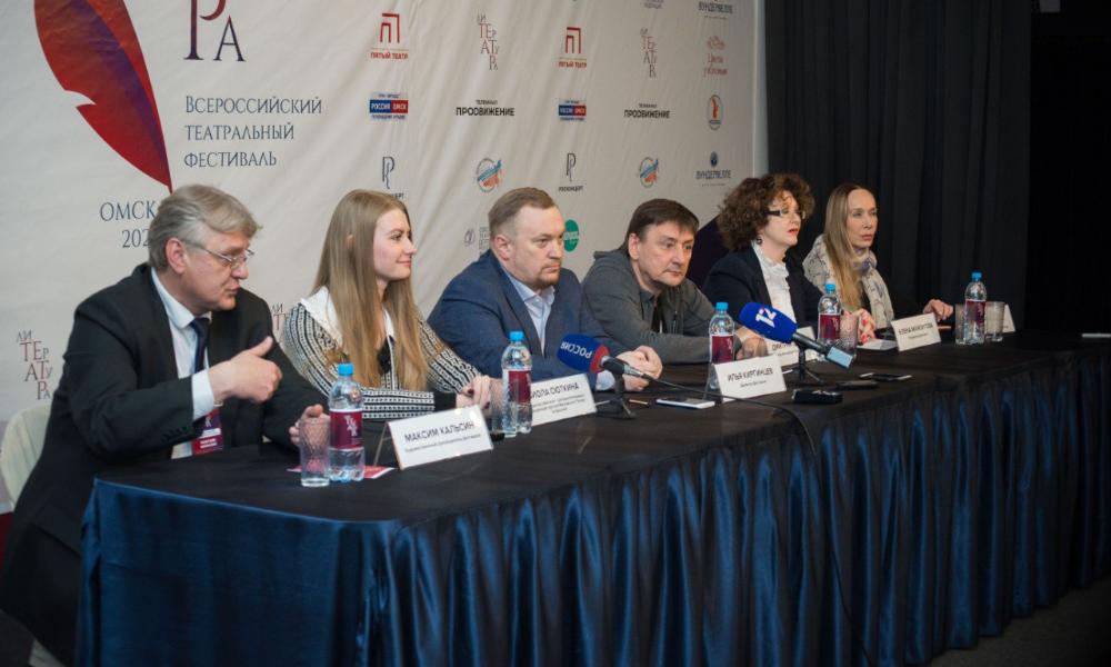 Театральный фестиваль в Омске открыл московский спектакль про жизнь эсэсовца 