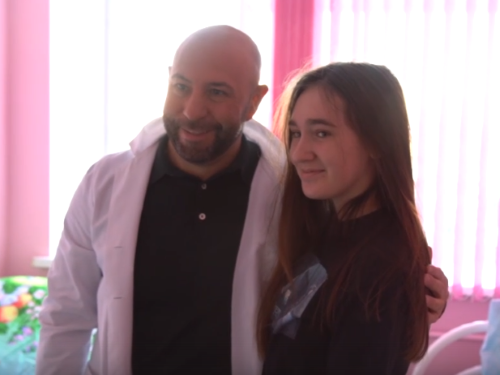 Президент омского "Авангарда" посетил юных пациентов больницы