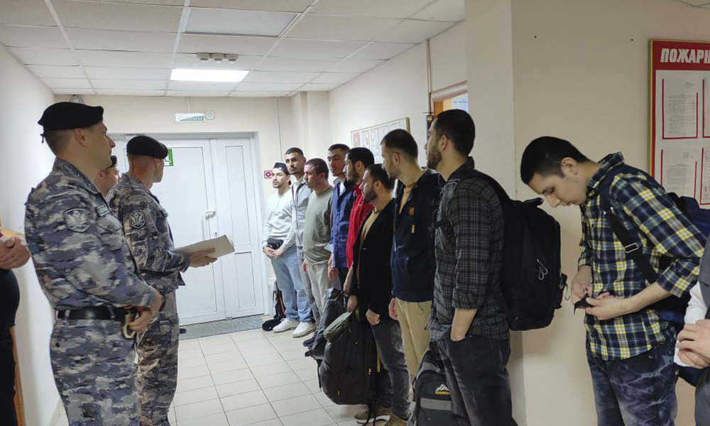 Омские приставы выдворили за пределы России 12 нелегальных мигрантов