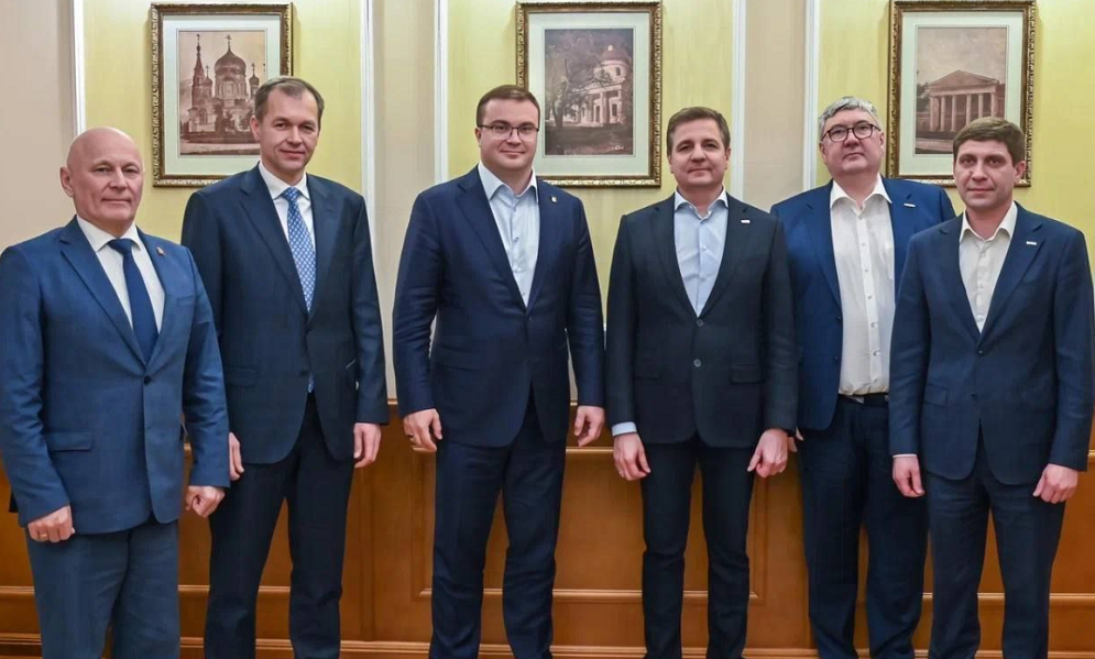 Виталий Хоценко и Вадим Долгов обсудили развитие предприятия Группы «ПРОДО» в Омской области