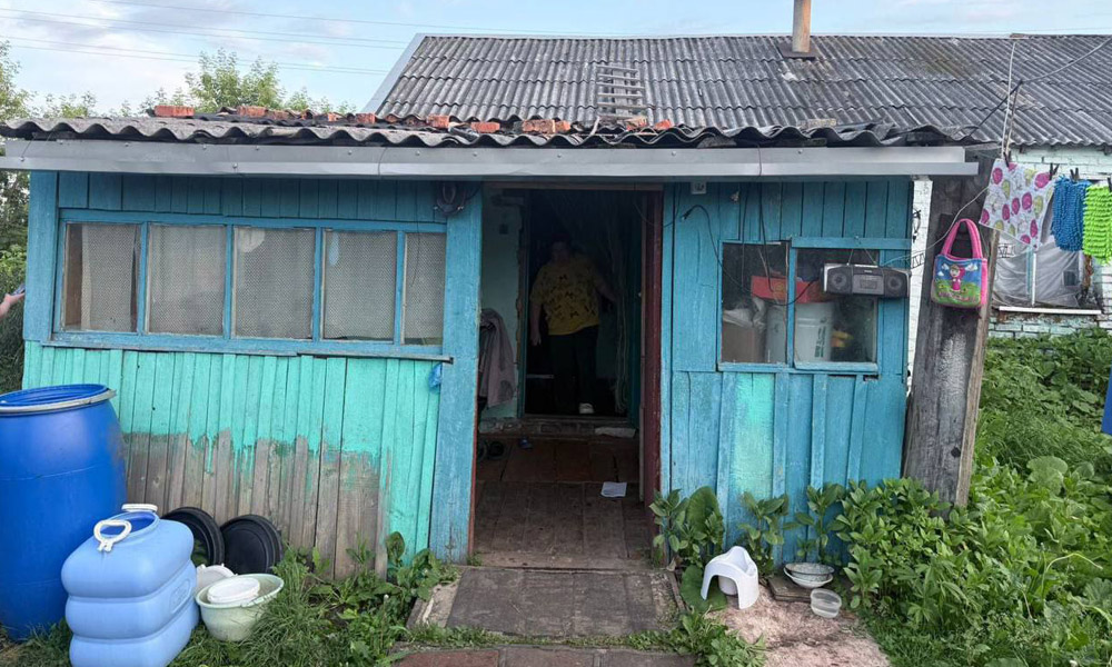 В Омской области годовалый ребенок утонул в ведре с водой