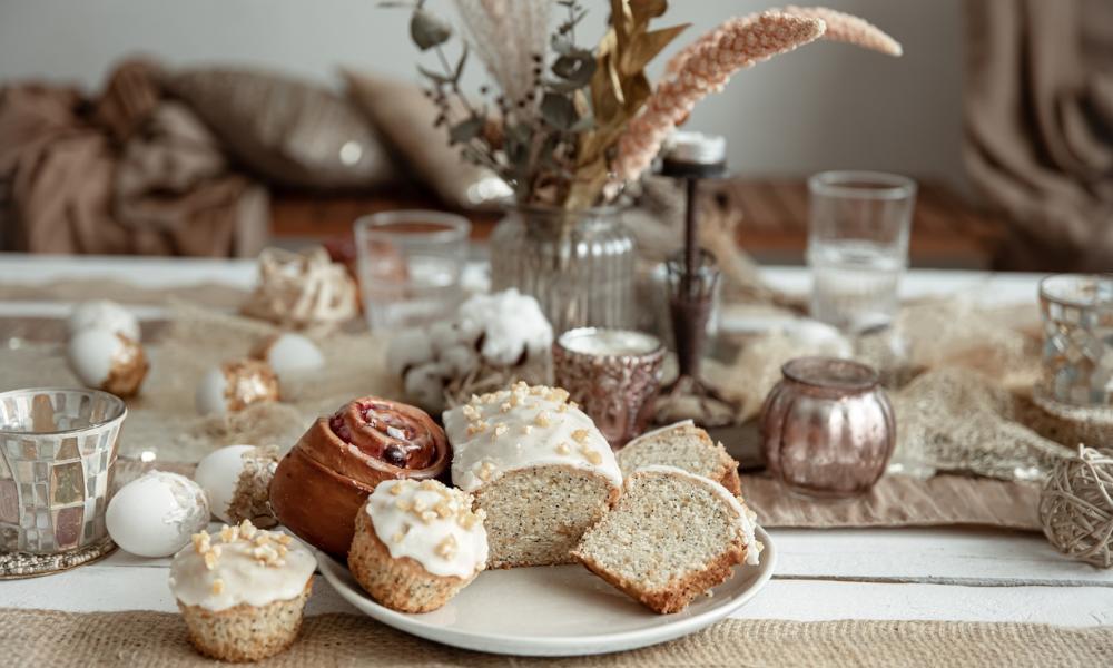 Вкусные символы Пасхи: рассказываем, как приготовить кулич и творожную пасху, а также покрасить яйца