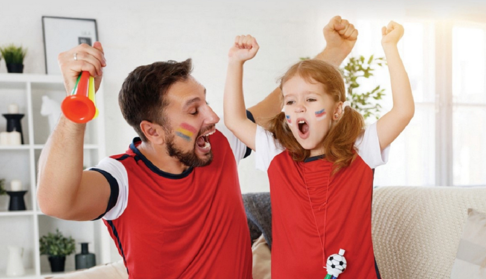 Минспорта предлагает омичам отметить День отца флешмобом «Мы с папой болельщики»