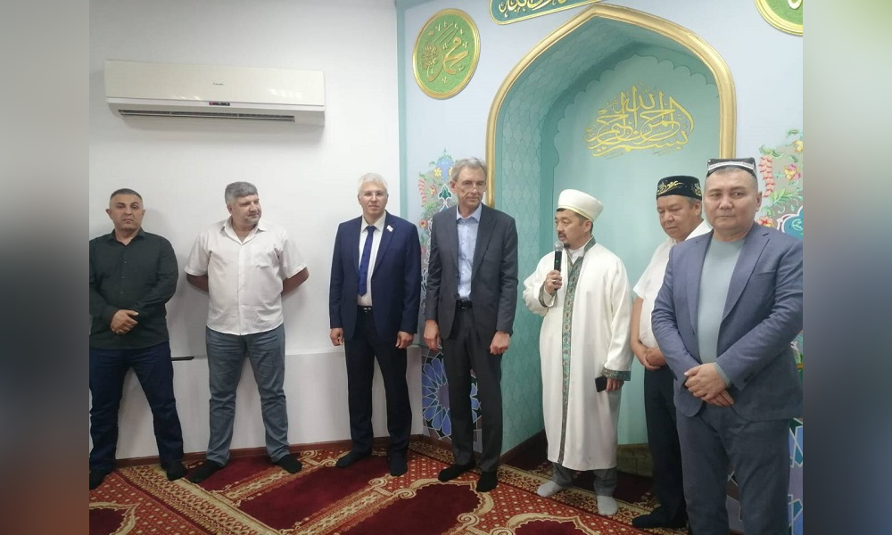 Омские единороссы поздравили мусульман с Курбан Айт