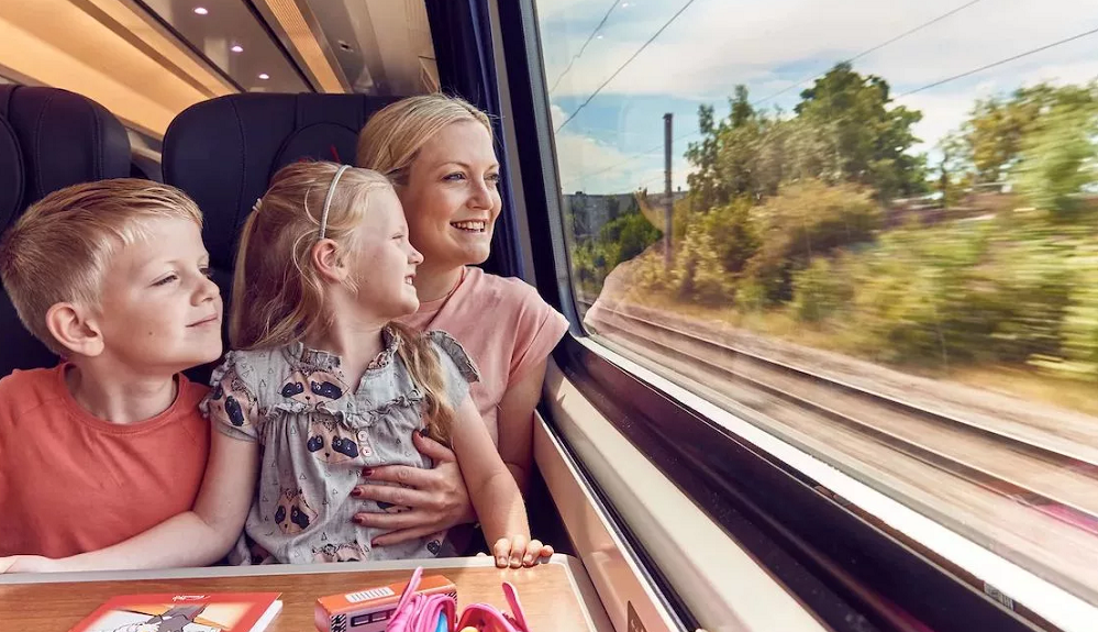 Омичи могут выиграть билеты на электричку на всю семью 