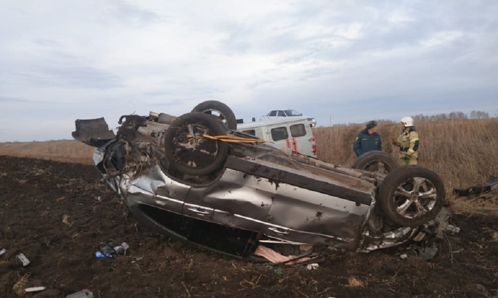 В Омской области опрокинулась иномарка, пострадал ребёнок