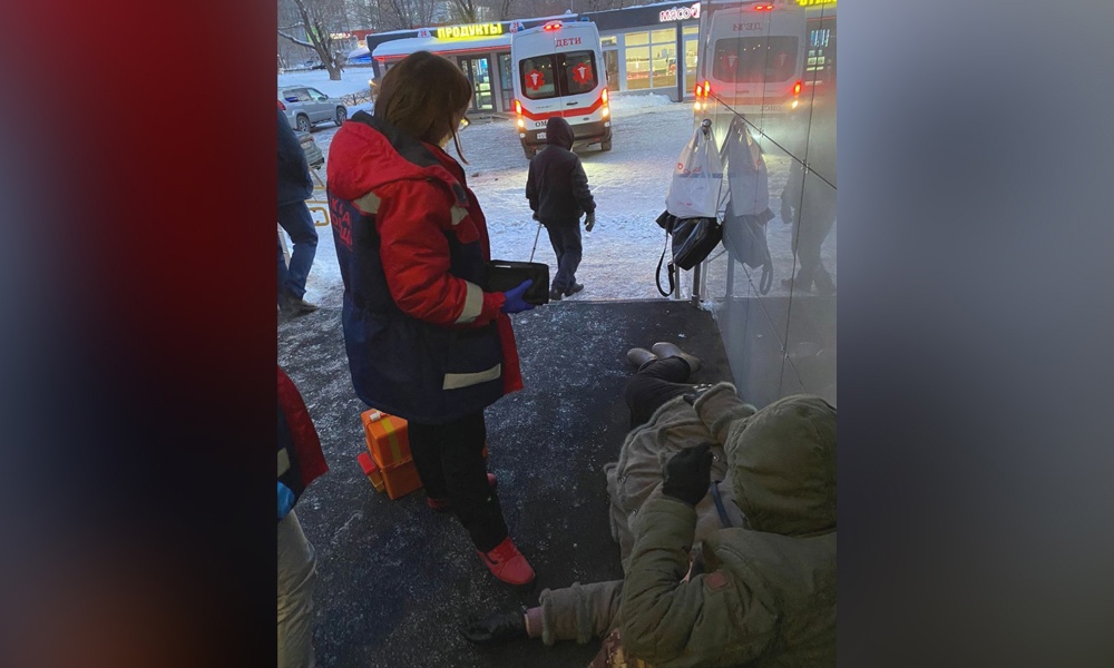 Омский врач спас случайно встреченную пенсионерку, которой стало плохо на улице
