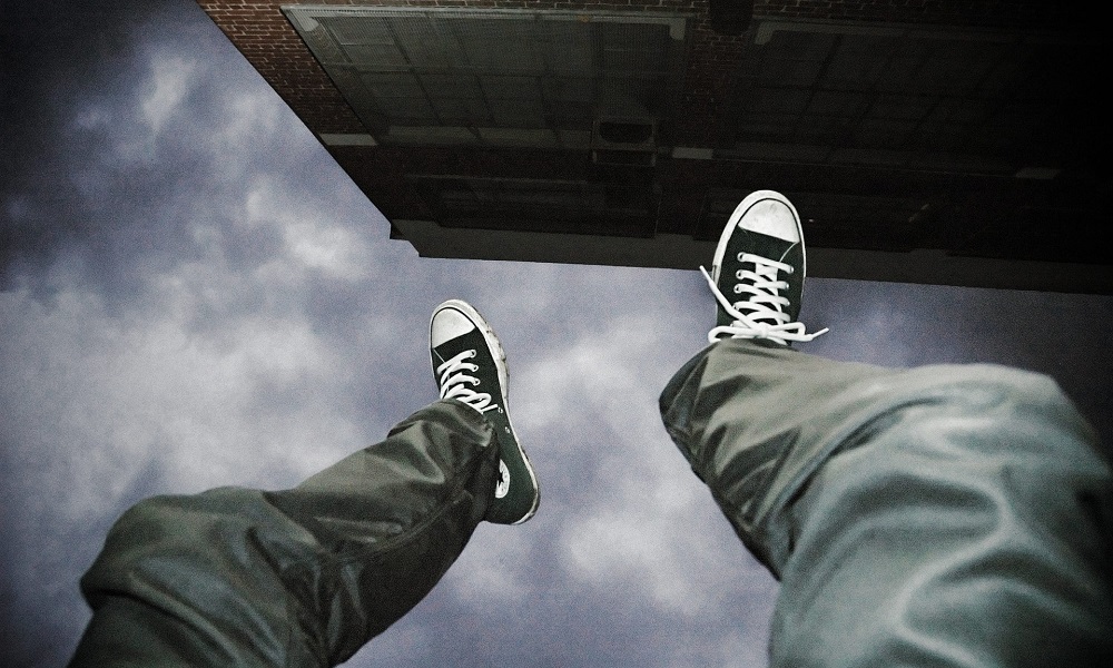 После ужина в ресторане омич выпал из окна гостиницы в Кокшетау