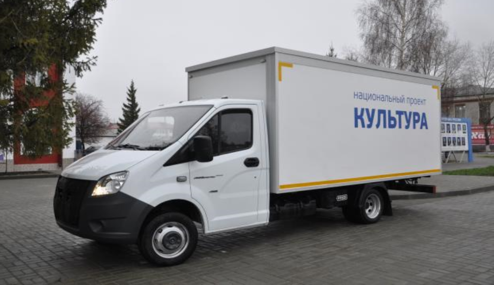 В Омскую область доставили 24-й передвижной автоклуб 