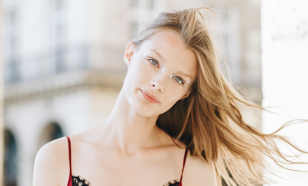 Супермодель из Омска Кристина Грикайте попала на домашний карантин в Москве