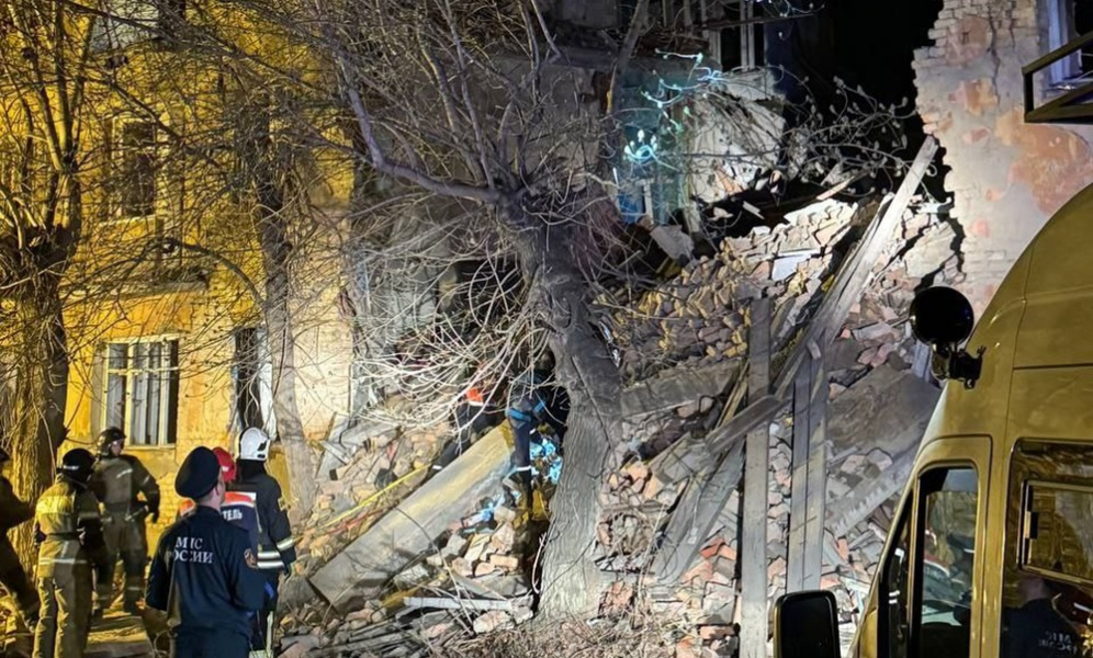 Сотрудники МЧС завершили разбор завалов на месте обрушившейся части дома на Молодогвардейской в Омске