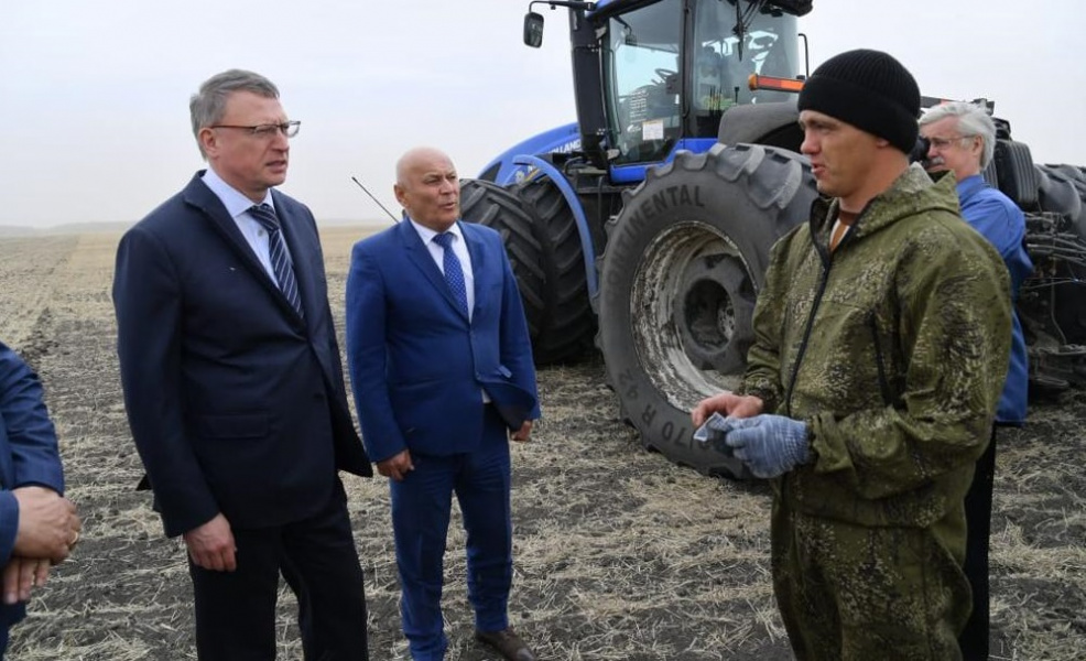 Александр Бурков обсудил с аграриями Оконешниковского района перспективы развития 