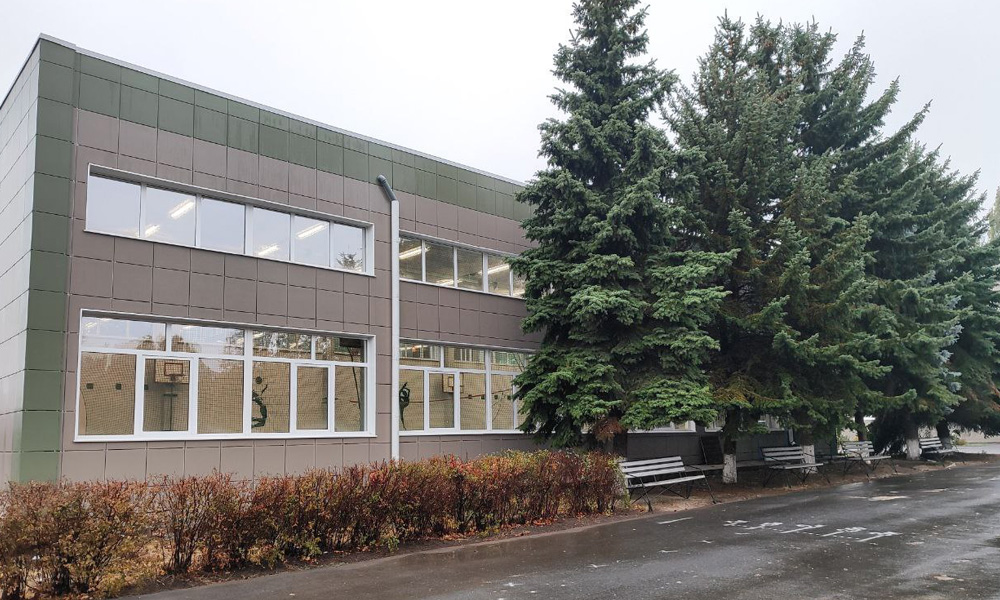 Омская область помогла выполнить капитальный ремонт гимназии в Стаханове 