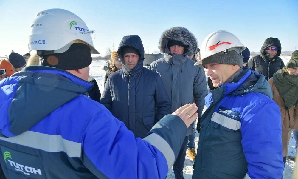 Виталий Хоценко и председатель комитета Госдумы РФ по экологии Дмитрий Кобылкин посетили завод «Омский каучук»