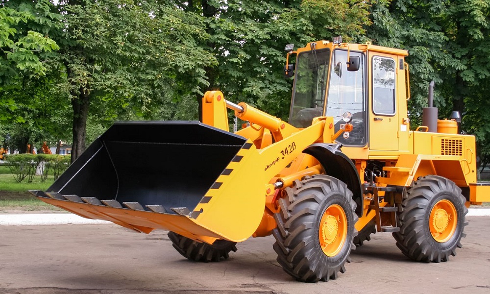Автопарк омского УДХБ пополнится восемью дизельными ковшовыми погрузчиками 