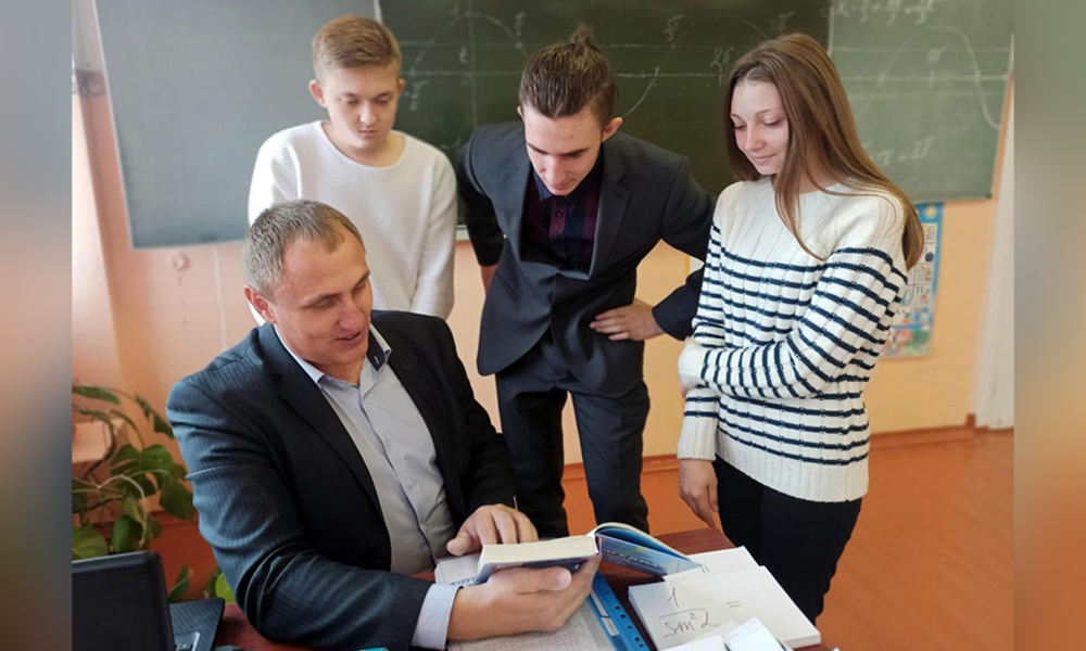 В школы Омской области привлекут 29 педагогов по программе «Земский учитель»