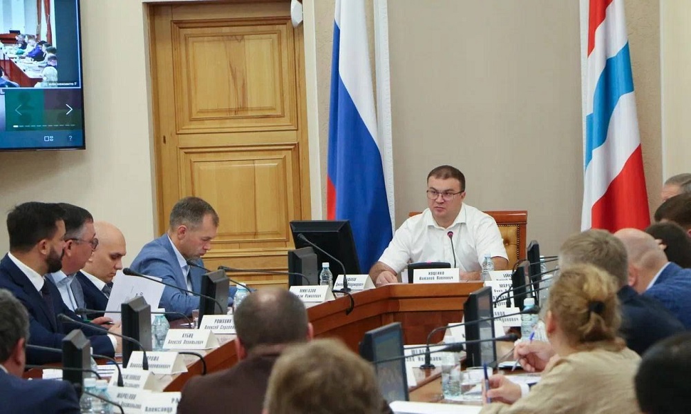 Виталий Хоценко дал указание руководителям районных администраций тщательно следить за состоянием обновлённых общественных пространств