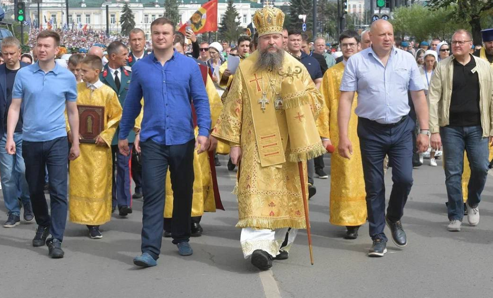 Губернатор Виталий Хоценко принял участие в крестном ходе, который состоялся в Омске