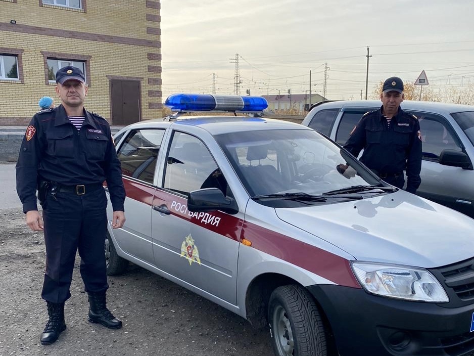  Омские росгвардейцы вернули домой потерявшуюся бабушку