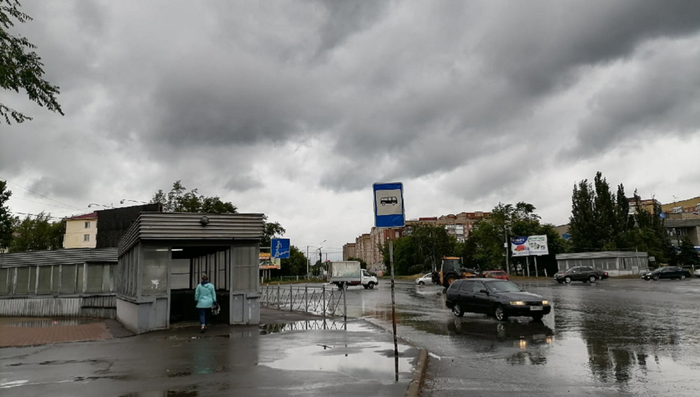 Омичей предупреждают о сильном дожде и ветре до 24 метров в секунду 