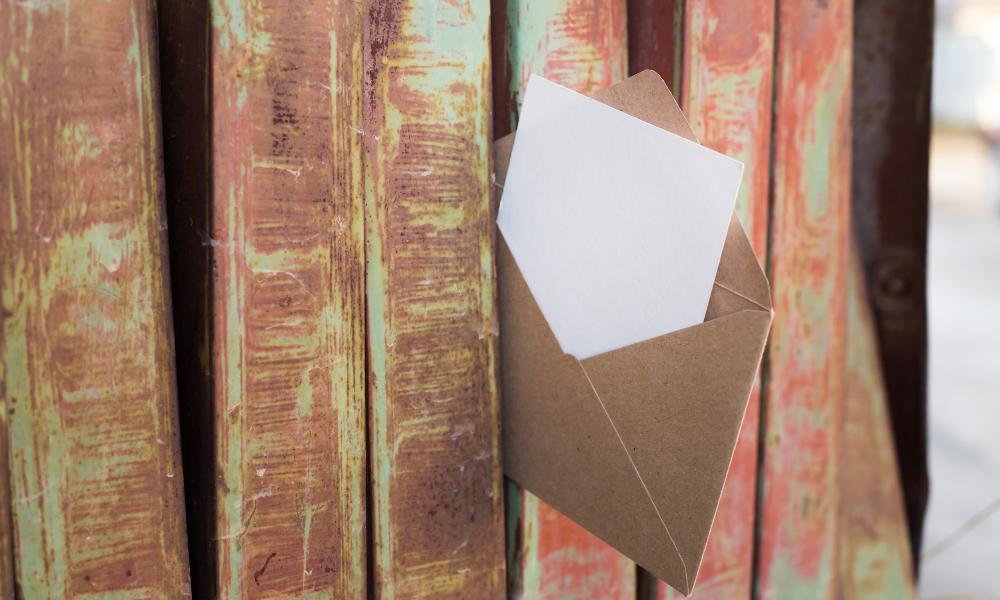 В Екатеринбурге девушка освоила необычный способ письма — текст набирает носом 