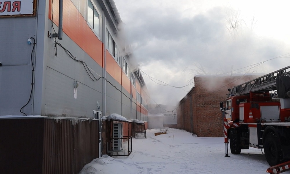 В Омске произошёл пожар в одном из павильонов в торговом центре на проспекте Мира