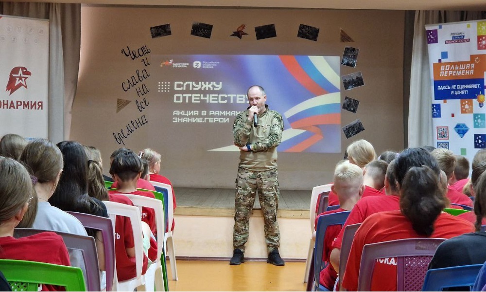 В детском лагере «Лесная поляна» инструкторы-десантники и ветераны СВО провели праздничное мероприятие, посвящённое Дню ВДВ