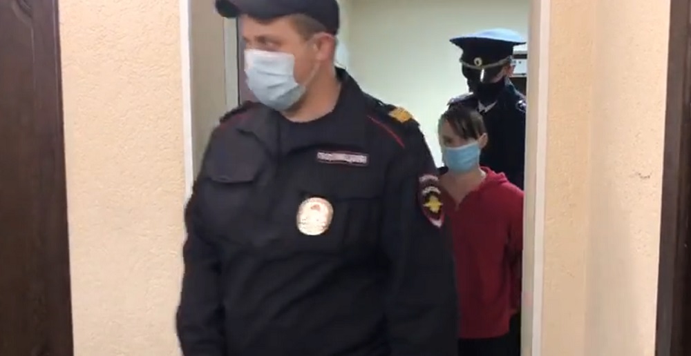 Измучившую ребёнка омичку осудят по двум статьям