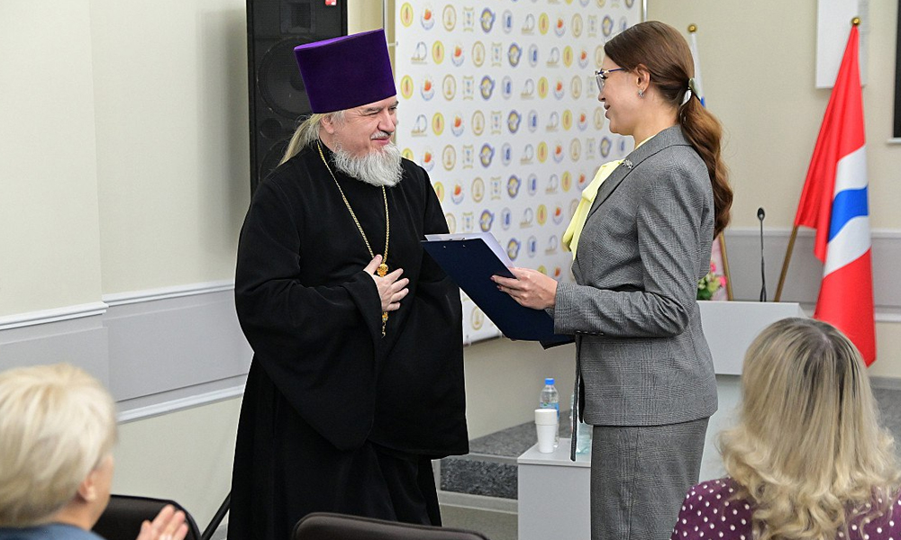 В Омске обсудили патриотическое воспитание в рамках Рождественских чтений