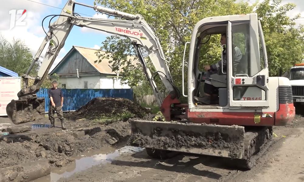 Пострадавшие из-за сильных дождей жители Таврического района начали получать выплаты
