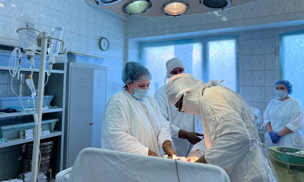 Омские медики спасли женщину с тяжёлыми травмами после аварии