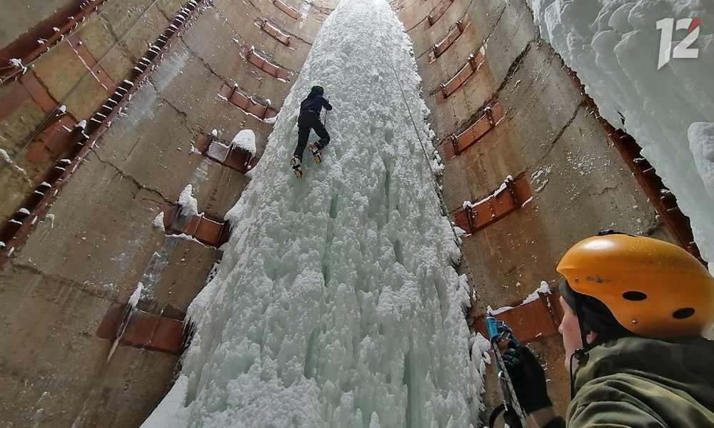 «Десантироваться будем через окно»: как тренируются омские альпинисты-ледолазы