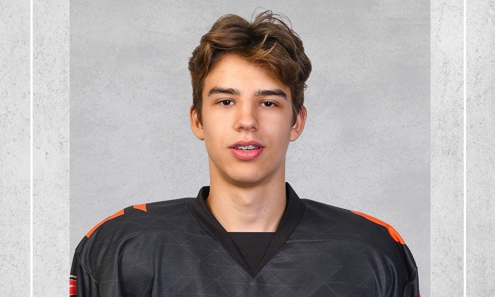 Омский ХК «Авангард» подписал контракт с воспитанником академии Данилом Сторчаком