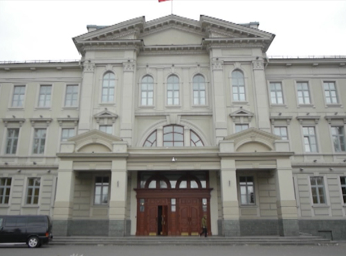 Омич с расстройством психики "заминировал" Заксобрание