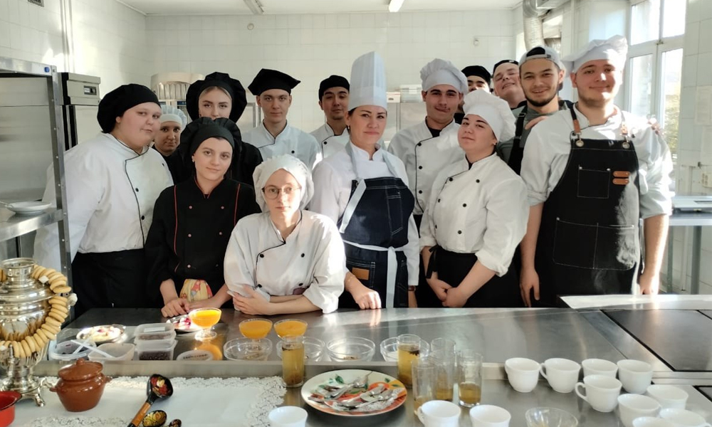 Студенты омского колледжа изучили традиции русской кухни