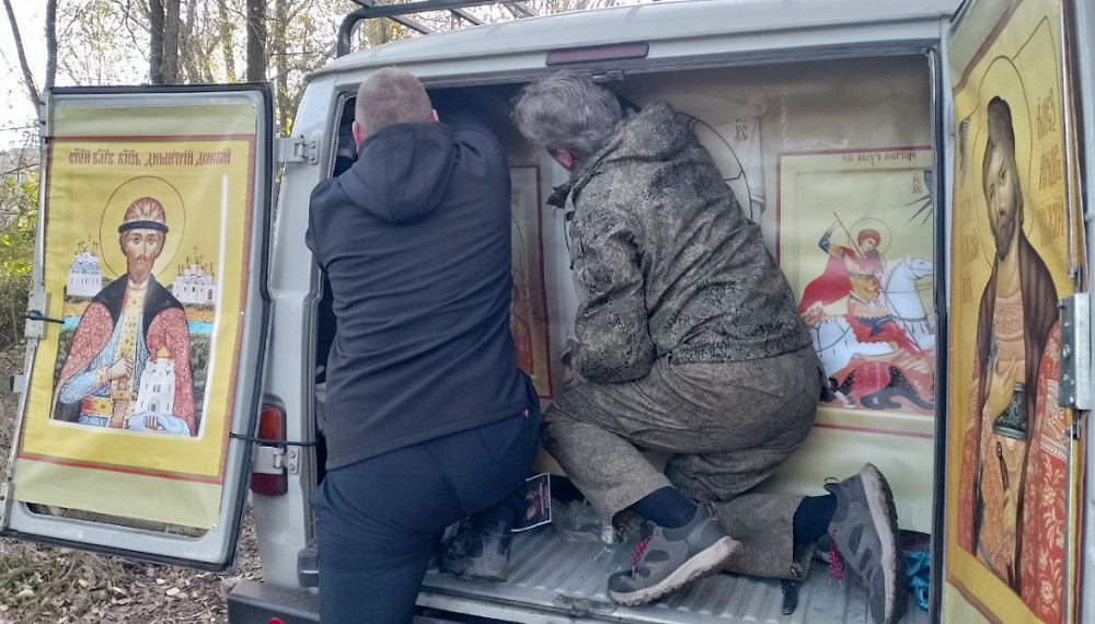 Омский священник Александр Лемешко организовал для бойцов СВО передвижную православную церковь