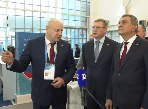 Полпред президента в Сибирском федеральном округе Сергей Меняйло посетил выставку в омском Экспоцентре