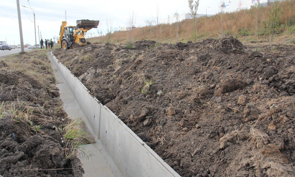 В Омске до конца октября восстановят старые ливнёвки на 12 участках 