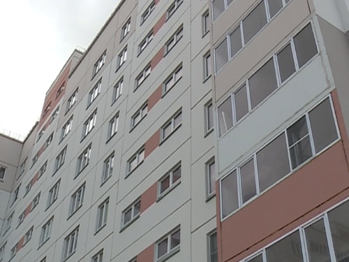 В Омске жителей двух аварийных домов расселят досрочно