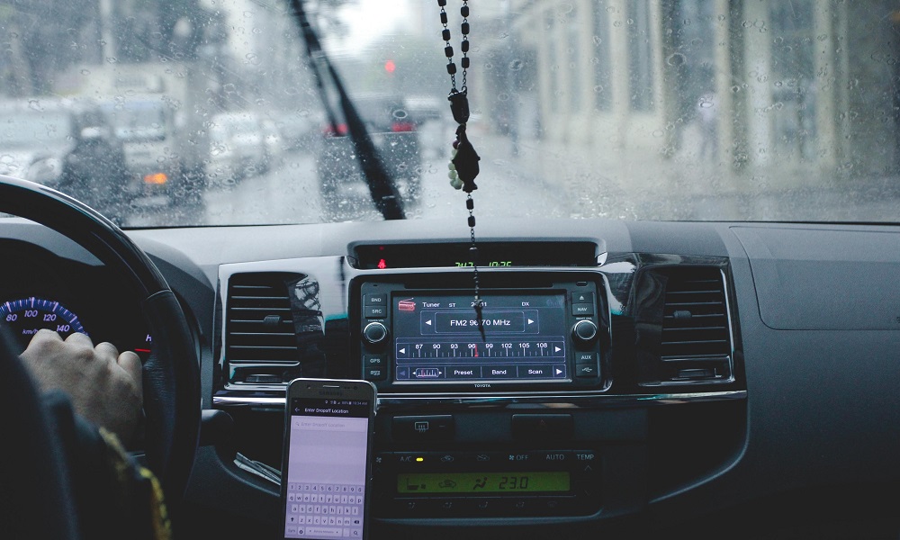 Омич, ранее судимый за растрату, угон и кражу, попался с фальшивым водительским удостоверением 