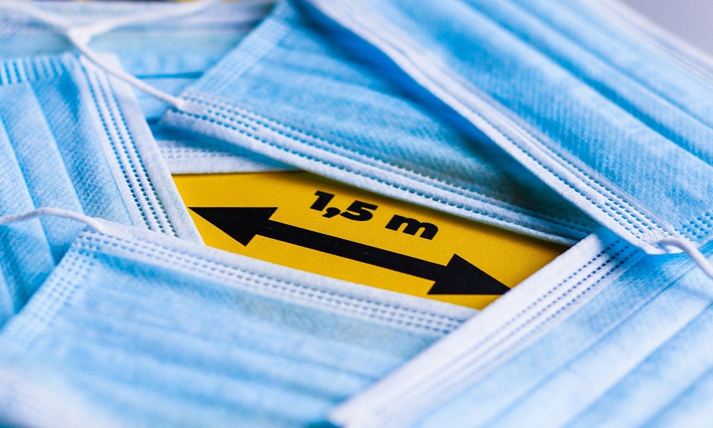 Омичей призвали не забывать о ношении масок и QR-кодах 