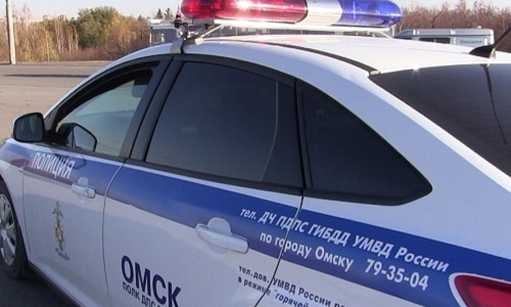 В Омске водитель автомобиля сбил 13-летнюю девочку на пешеходном переходе