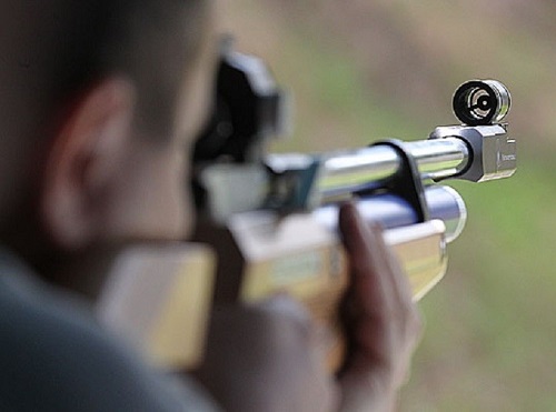 Стрелявшим в прохожих омским школьникам грозит до 7 лет лишения свободы