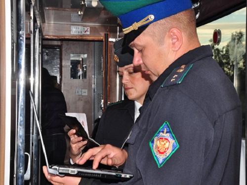 Омские пограничники задержали иностранца с поддельным паспортом