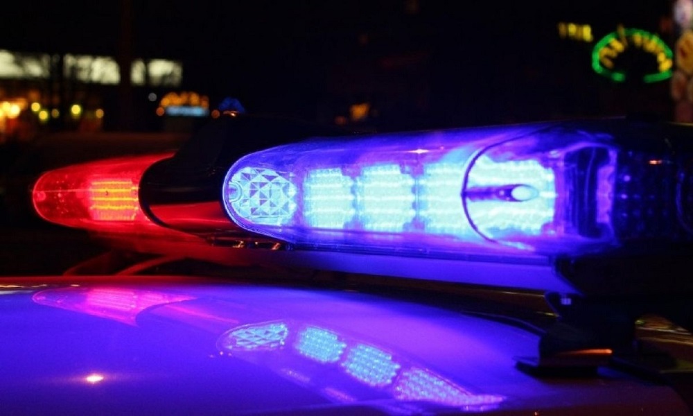 Омские автоинспекторы помогли водителю большегруза, у которого на трассе из-за мороза сломалась машина 